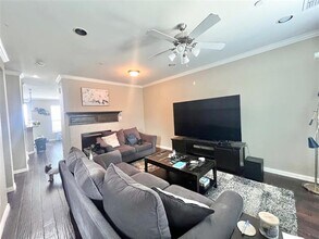 7893 Morven Park in Irving, TX - Foto de edificio - Building Photo