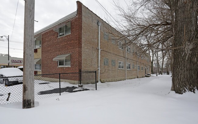 7048 S Dante Ave in Chicago, IL - Building Photo - Building Photo