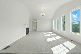 105 Phoebe St in Methuen, MA - Building Photo - Building Photo