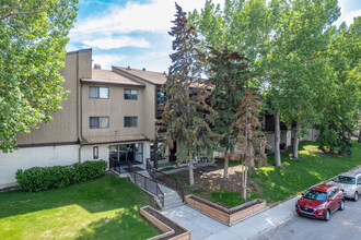 Albert Park Apartments in Calgary, AB - Building Photo - Building Photo