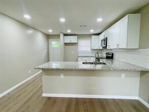 105 Cornelia St in Sweeny, TX - Building Photo - Building Photo