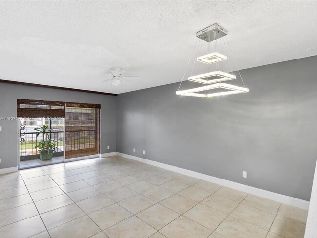 4147 NW 90th Ave in Coral Springs, FL - Foto de edificio - Building Photo