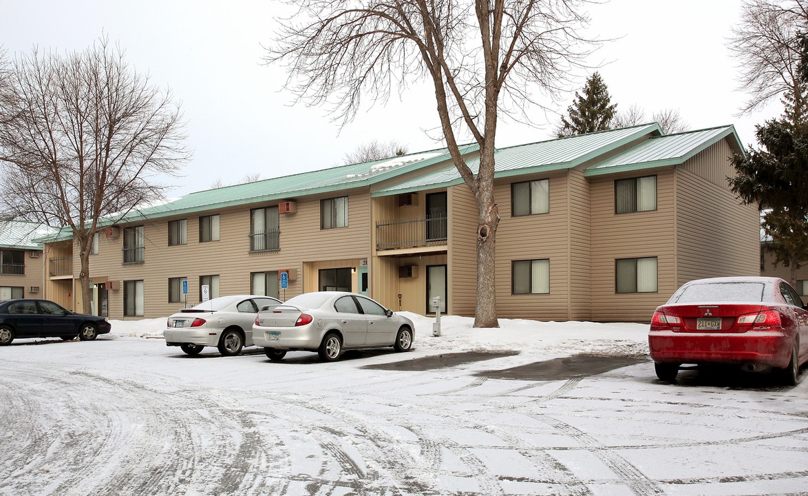 1505 Becker Ave SE in Willmar, MN - Building Photo