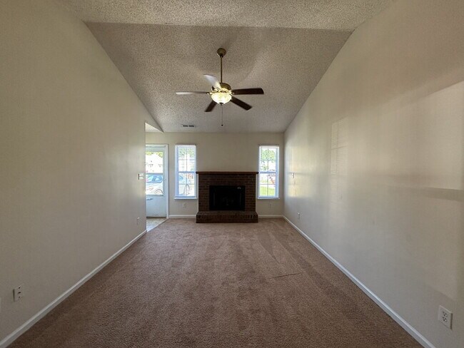 123 Live Oak Ct in Jacksonville, NC - Building Photo - Building Photo