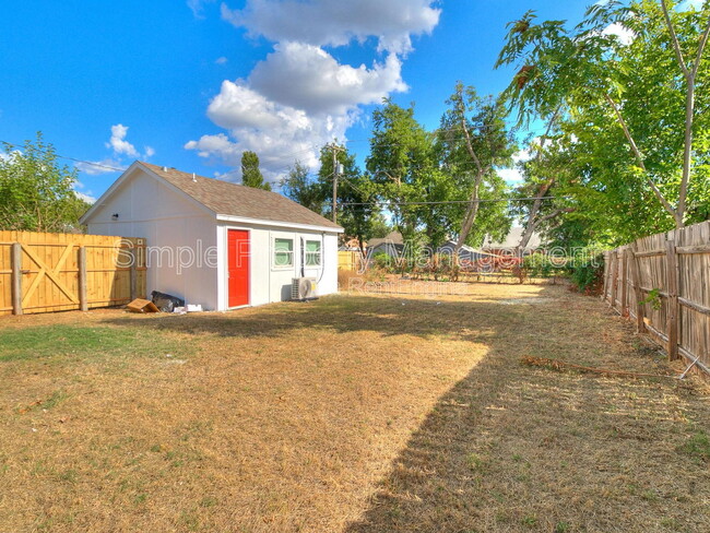 2716 NW 11th St in Oklahoma City, OK - Foto de edificio - Building Photo