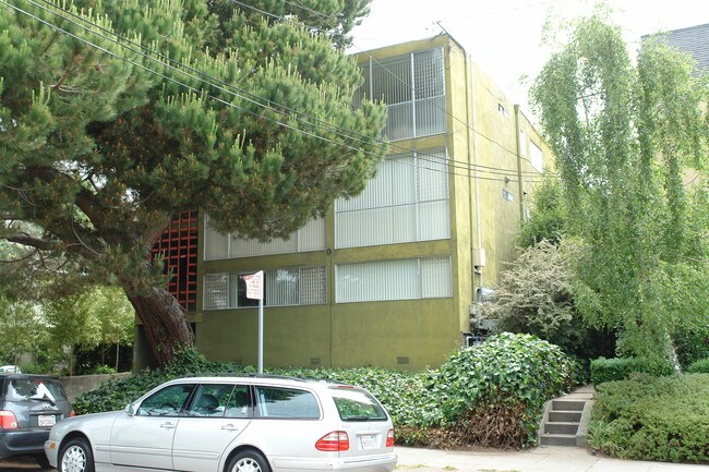 2735 Regent St in Berkeley, CA - Building Photo - Building Photo