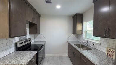 2228 Centennial St in Liberty, TX - Building Photo - Building Photo