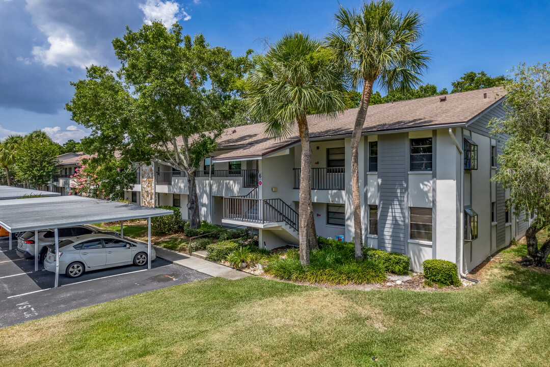 Harshaw Lake Park Condominiums in St. Petersburg, FL - Building Photo