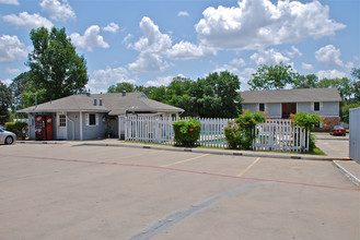 Crestwood Square Apartments in Keene, TX - Building Photo - Building Photo