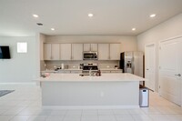 8816 Whitter Dr in Austin, TX - Foto de edificio - Building Photo