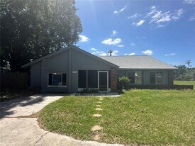 828 E Flag Ln in Kissimmee, FL - Building Photo