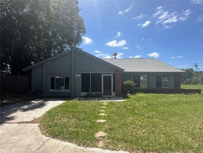 property at 828 E Flag Ln