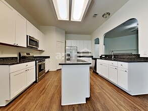 22977 Sebastian Dr in Porter, TX - Foto de edificio - Building Photo