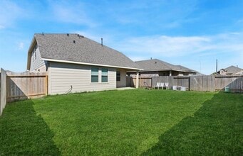 8434 Beacon Bay Cir in Mont Belvieu, TX - Building Photo - Building Photo