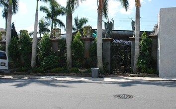 340 Conniston Rd in West Palm Beach, FL - Building Photo - Building Photo
