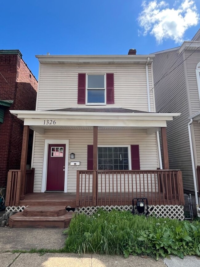 property at 1326 Evergreen Ave