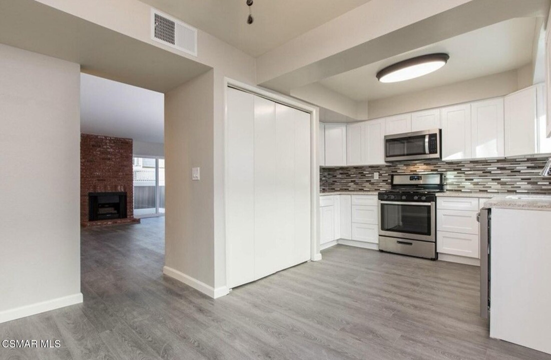 19540 Sherman Way in Los Angeles, CA - Building Photo