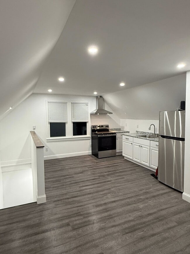 48 Anthony St, Unit 3