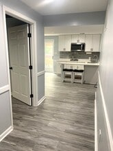 14717 Calvary Pl in Centreville, VA - Foto de edificio - Building Photo