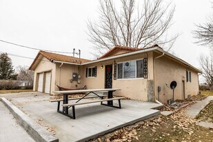 271 N 3rd W in Rexburg, ID - Building Photo