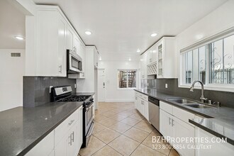 112 S Detroit St in Los Angeles, CA - Building Photo - Building Photo