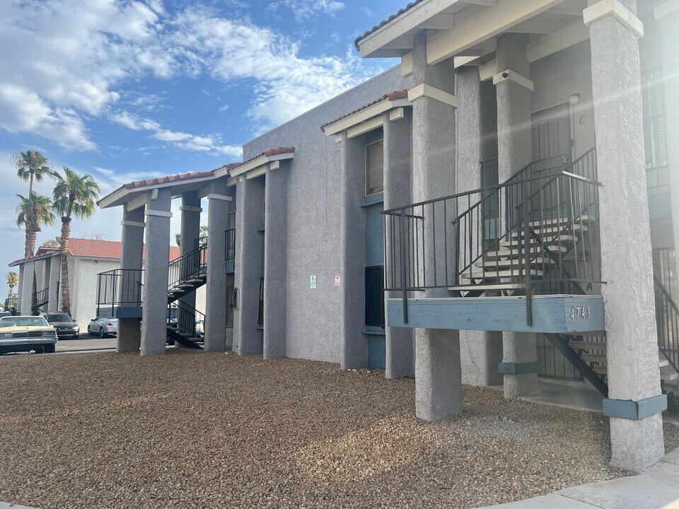 4743 Elk Springs Ave in Las Vegas, NV - Building Photo