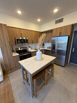 830 SW 9th Ct, Unit B in Pompano Beach, FL - Building Photo