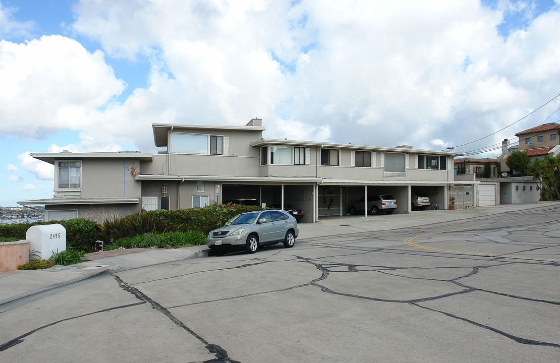 205-207 Carnation Ave in Corona Del Mar, CA - Building Photo