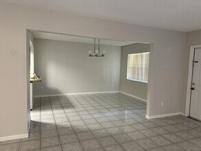 122 Weybridge Cir in Royal Palm Beach, FL - Building Photo - Building Photo