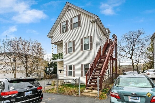 13 Esther St in Worcester, MA - Building Photo - Building Photo