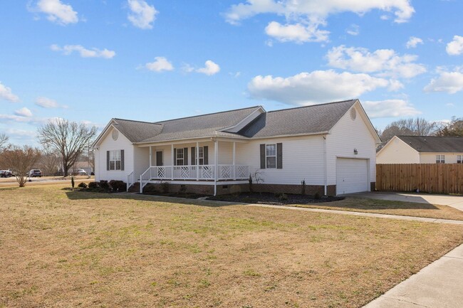 112 Skylar Ln in Four Oaks, NC - Foto de edificio - Building Photo