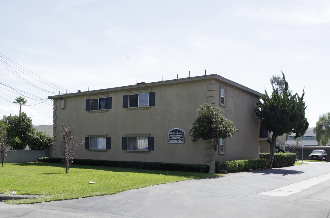 1230 Hillandale Ave in La Habra, CA - Foto de edificio