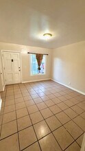 9721 Grape St, Unit C in Los Angeles, CA - Building Photo - Building Photo