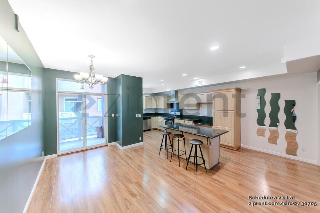 11622 Oxnard St in Los Angeles, CA - Building Photo