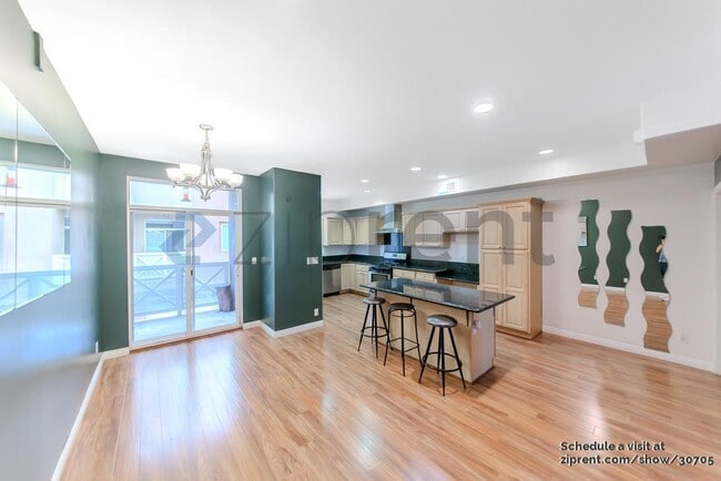 property at 11622 Oxnard St