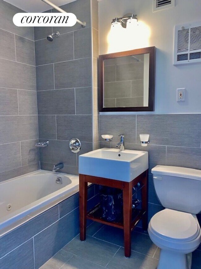 647 Washington Ave in Brooklyn, NY - Building Photo - Building Photo