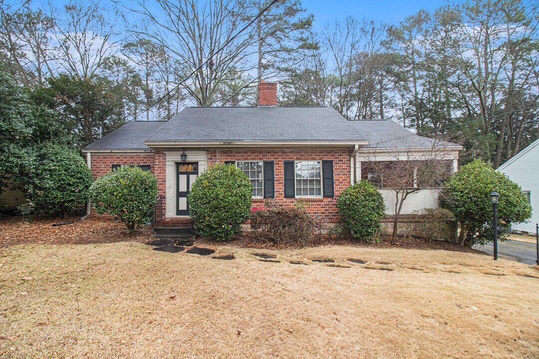 1946 N Decatur Rd in Atlanta, GA - Building Photo