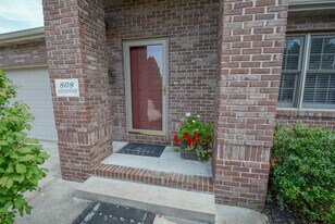 808 S Silverwood Rd in Muncie, IN - Building Photo