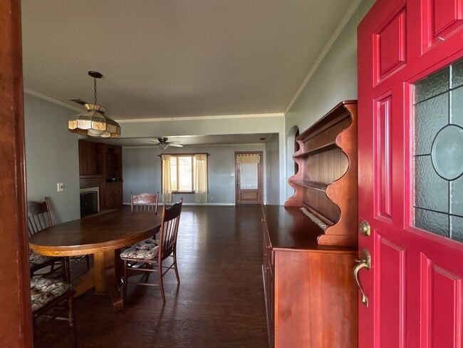 property at 303 S 4th St