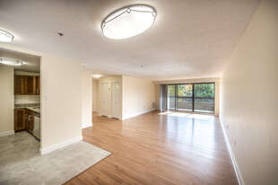 1079 Beacon St, Unit 21 in Brookline, MA - Building Photo