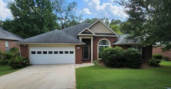 241 Bainbridge Dr in Aiken, SC - Building Photo