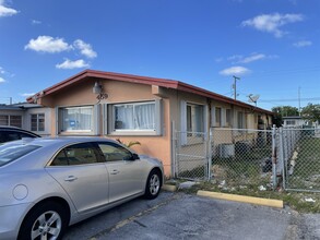 459 E 28th St in Hialeah, FL - Building Photo - Building Photo