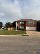 305 Stone Park in New Braunfels, TX - Building Photo