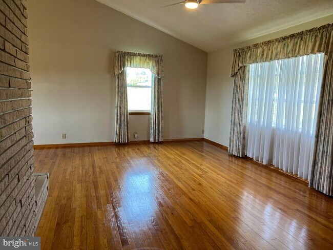 15009 Falling Waters Rd in Williamsport, MD - Building Photo - Building Photo
