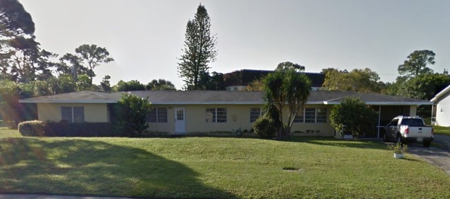 820 NW River Shores Blvd in Stuart, FL - Foto de edificio - Primary Photo