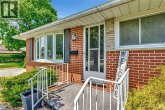 1017 Braeside St in Woodstock, ON - Building Photo - Building Photo