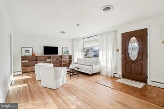 8 Midland Ct in Middletown, PA - Building Photo - Building Photo