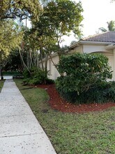 2518 Bay Pointe Ct in Weston, FL - Building Photo - Building Photo