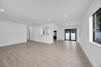 3600 SW 16th St in Miami, FL - Building Photo - Building Photo