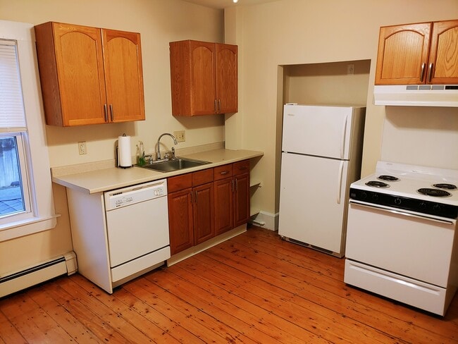 29 Gorham St, Unit 2 in Waltham, MA - Foto de edificio - Building Photo